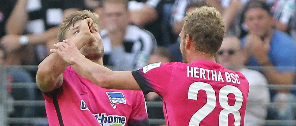 Zwillinge im Hause Esswein? Wohl eher nicht, sonst hätte der Berliner (li.) in Frankfurt womöglich zwei Mal getroffen.