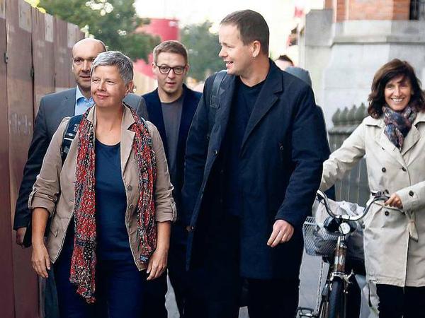 Die Linken auf dem Weg zum Rathaus - auch hier darf das Fahrrad nicht fehlen.