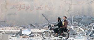 Friedhof Aleppo. Die Einwohner der nordsyrischen Stadt erlebten am Donnerstag die heftigsten Luftangriffe seit Monaten.