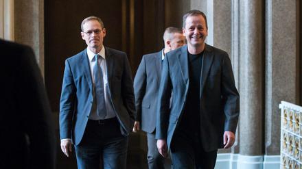 (Michael Müller (links) und Klaus Lederer nach Sondierungsgesprächen am Mittwoch.