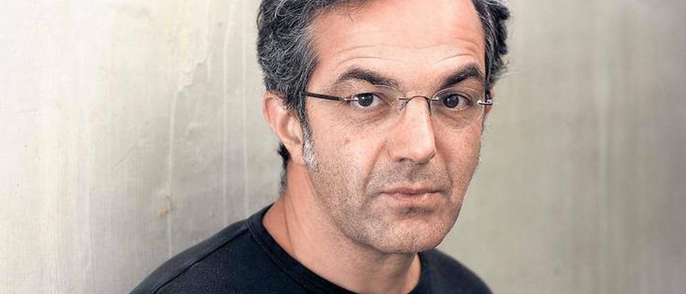 „Die Liebe gibt es in vielen Dingen.“ Navid Kermani, 1967 in Siegen als Sohn iranischer Einwanderer geboren. Der Schriftsteller, Publizist und habilitierte Orientalist erhielt 2015 den Friedenspreis des Deutschen Buchhandels.
