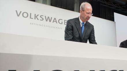 VW-Chefkontrolleur Hans Dieter Pötsch und seine Kollegen verdienen deutlich weniger _ wegen der Aussetzung der Dividenden. 