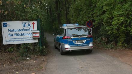 Vor der Flüchtlingsunterkunft an der Kruppstraße kam es in der Nacht zu einem Polizeieinsatz, bei dem ein 29-jähriger Flüchtling durch Schüsse aus Polizeiwaffen verstarb.