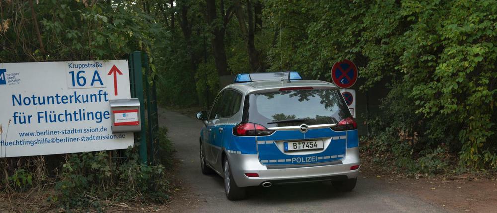 Vor der Flüchtlingsunterkunft an der Kruppstraße kam es in der Nacht zu einem Polizeieinsatz, bei dem ein 29-jähriger Flüchtling durch Schüsse aus Polizeiwaffen verstarb.
