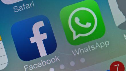 Die beiden Logos von Facebook und WhatsApp.