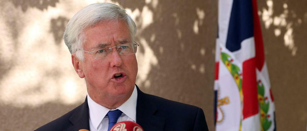 Der britische Verteidigungsminister Michael Fallon (hier Archivfoto) spricht sich gegen den Aufbau einer europäischen Armee aus. 