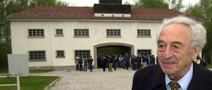 Holocaust-Überlebender Max Mannheimer im Jahr 2002 auf dem Gelände des ehemaligen Konzentrationslagers Dachau.