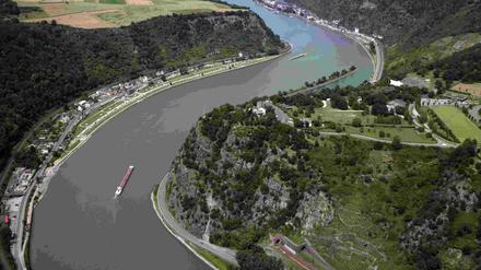 Das Luftbild aus 2008 zeigt den Loreleyfelsen inmitten des Unesco-Weltkulturerbegebiets Mittelrheintal.