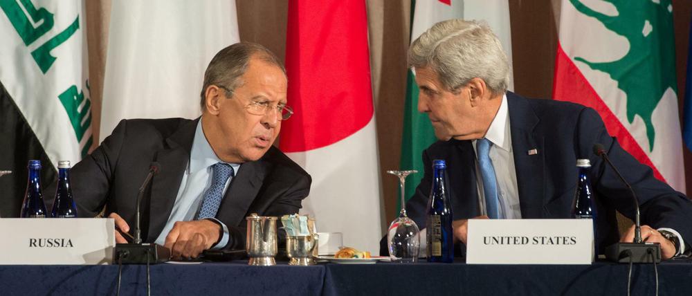 Der Russische Außenminister Sergei Lavrov und der Außenminister der USA, John Kerry.