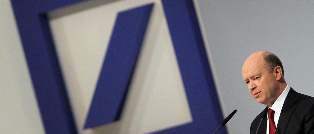 Deutsche-Bank-Chef John Cryan kann nicht auf die Hilfe der Kanzlerin zählen. 