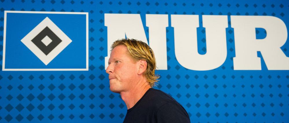 Der neue Trainer des Hamburger SV, Markus Gisdol, nach einer Pressekonferenz zu seiner Vorstellung.