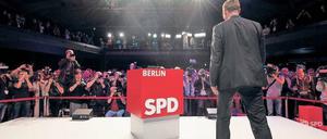 Bühne der Macht. Michael Müller hat mit der Berliner SPD nur 21,6 Prozent der Wählerstimmen erzielt. Parteiintern sind viele damit unzufrieden. 
