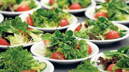 Essen ohne schlechtes Gewissen. Viele Veganer haben sich für diesen Lebensstil entschieden, um einen ethischen Konflikt mit der Tierhaltung zu vermeiden.