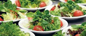 Essen ohne schlechtes Gewissen. Viele Veganer haben sich für diesen Lebensstil entschieden, um einen ethischen Konflikt mit der Tierhaltung zu vermeiden.