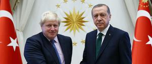 Boris Johnson (l) mit dem türkischen Premierminister Recep Tayyip Erdogan.