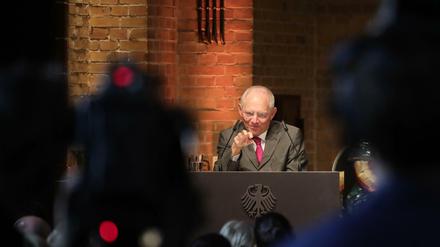 Bundesfinanzminister und ehemaliger Innenminister Wolfgang Schäuble (CDU) spricht in Berlin beim Festakt "10 Jahre Deutsche Islamkonferenz".