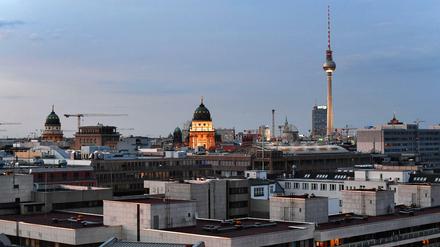 Blick aus Mitte über die Dächer der Stadt.
