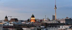 Blick aus Mitte über die Dächer der Stadt. 