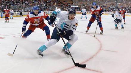Ganz viel Deutschland in Europa. Der Kölner Leon Draisaitl ist einer der Stars des Teams, hinten (Nummer 8) im Bild der Bayer Tobias Rieder.