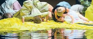 Die Liebe ist bloß ein Spiegelbild. Nicole Car (als Fiodiligi, unten) und Stephanie Lauricella.