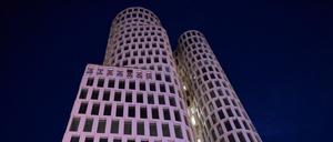 Am Himmel über Berlin. 118 Meter hoch ist das Hochhaus Upper West am Bahnhof Zoo.