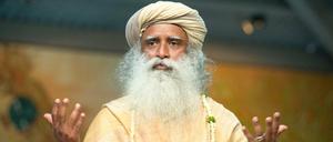 Spirituelle Führer wie Sadhguru füllen auch in Berlin große Hallen.