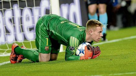 Wie Victor Valdes. Mit seinen fußballerischen Fähigkeiten erinnert Marc-André ter Stegen an eine Torhüterlegende Barcelonas und überzeugt die Skeptiker. 