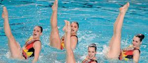 Hohes Bein, geringe Chancen. Die deutschen Synchron-Schwimmerinnen haben keine realistischen Medaillenaussichten bei Olympia. Das könnte ihnen die Förderung kosten.