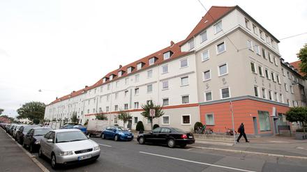 In dem Mehrfamilienhaus im Stadtteil Vahrenwald in Hannover wurde der Koffer entdeckt. 
