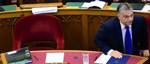 Nach der Niederlage: Der ungarische Ministerpräsident Viktor Orban am Montag im Parlament in Budapest. 