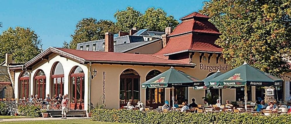 Idylle pur. Das im historischen Stil nach der Wende neu errichtete Gebäude des Bürgerhofs.