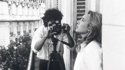 Der Sohn als Fotograf. Louis Garrel und Laura Smet in „la frontière de l'aube“. Entstanden ist der Film 2008, selbstverständlich in Schwarz-Weiß. 