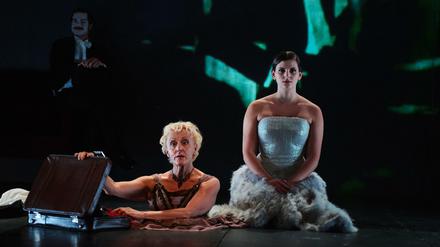 Maria Husmann als alte und Josephine Renelt als junge Tilla Durieux.