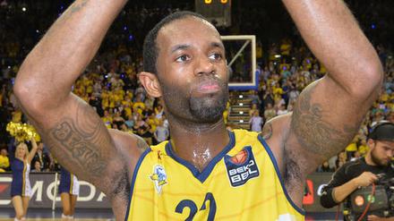 Alte Liebe, Rasta nicht. Die langen Zöpfe hat sich Julius Jenkins in seiner Zeit in Oldenburg abgeschnitten. Heute spielt der 35-Jährige bei Aufsteiger Jena und fordert seinen Ex-Klub Alba Berlin heraus. 