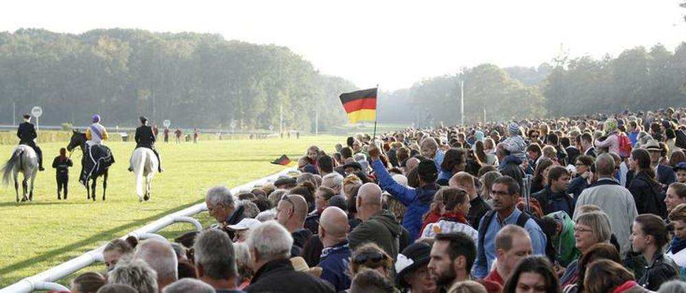 Volles Programm. Fast 14.000 Zuschauer kamen am Tag der Deutschen Einheit nach Hoppegarten.