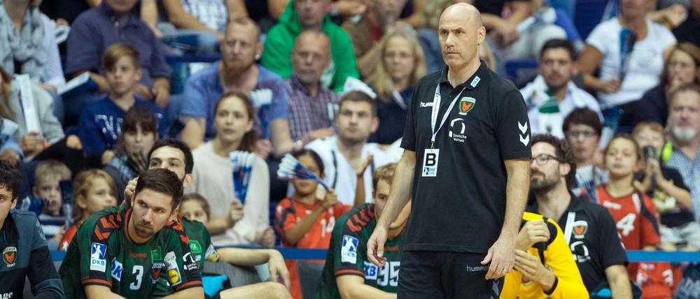 Freut sich bestimmt innerlich über Platz eins: Füchse-Trainer Richardsson.
