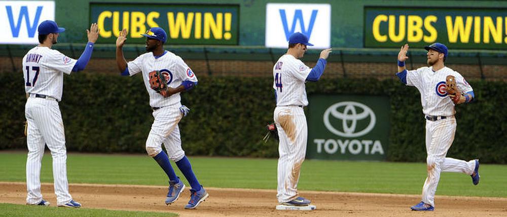 Ein gewohntes Bild in dieser Saison. Die Chicago Cubs feiern einen Sieg - 103 Mal war das 2016 der Fall.