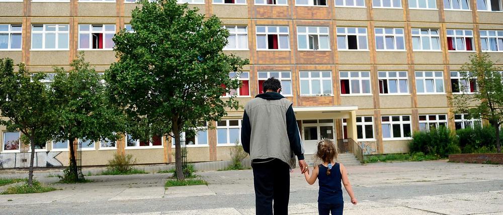 Es werden erneut Forderungen nach einem besseren Schutz von Kindern in Flüchtlingseinrichtungen erhoben