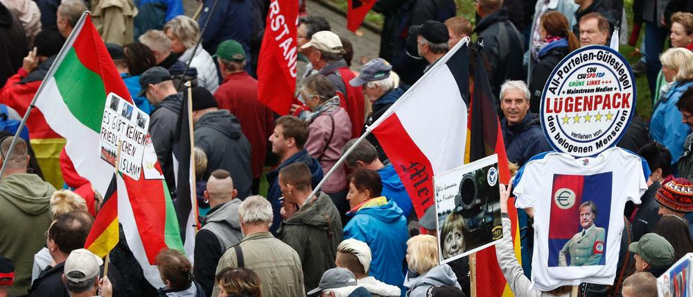 Pegida-Anhänger am Tag der Deutschen Einheit in Dresden.
