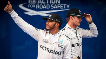Lewis Hamilton (links) fuhr in Sepang die besten Trainingsrunden, deutlich vor Nico Rosberg.