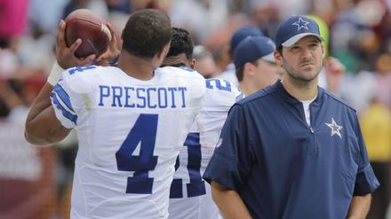 Wach-Ablöse? Rookie Dak Prescott und der verletzte Tonz Romo (r.).