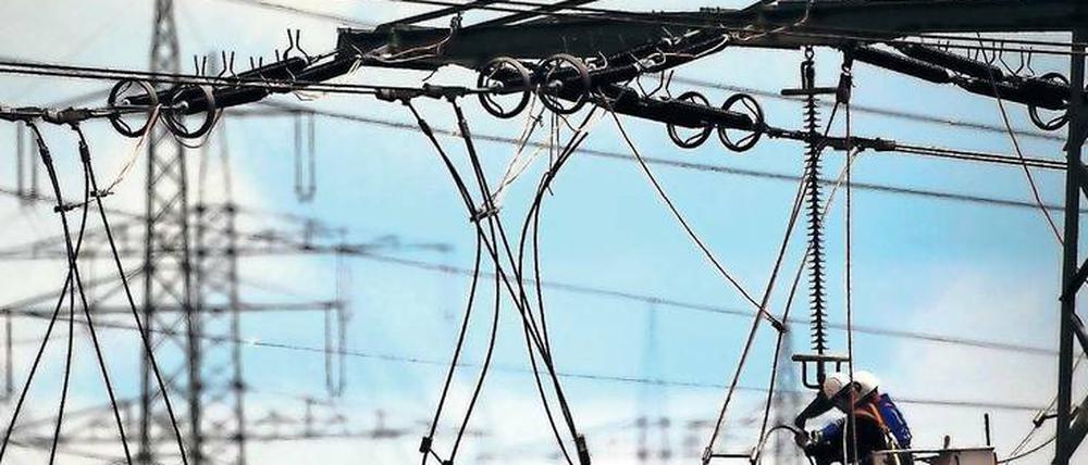 Transport ohne Verlust. Seit Strom mit Kabeln von einem Ort zum nächsten weitergeleitet wird, träumen Ingenieure davon, den dabei auftretenden Energieschwund zu verringern. Die ausgezeichneten Physiker haben diesen Traum etwas realistischer gemacht. 