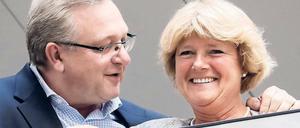 Und jetzt du. Henkel und Grütters, fotografiert am Tag nach der Wahl.
