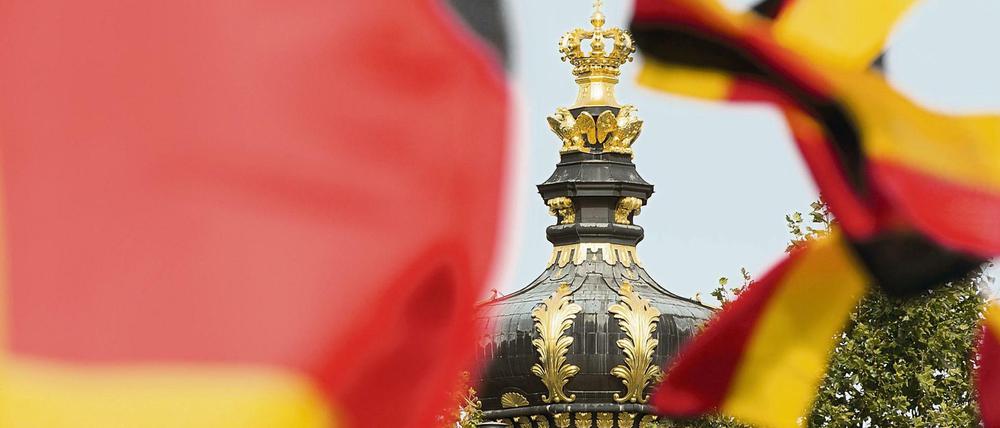 Nach den Sprengstoffanschlägen ist die Stimmung in Dresden vor den Feiern zum Tag der Deutschen Einheit angespannt.
