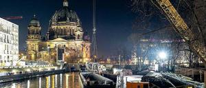 Verladestation. Am Bauhafen (rechts) machten Schiffe fest, die das Erdreich aus dem neuen Tunnel der U5 abtransportierten.