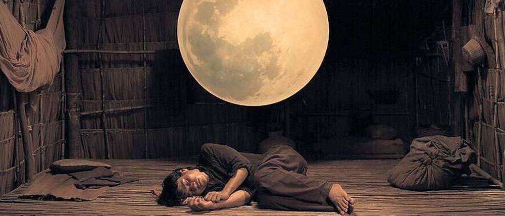 Nachtgedanken. Szene aus Rithy Panhs Filmessay „Exil“.