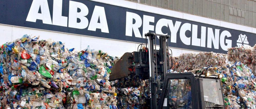 Das Recycling-Unternehmen Alba verkauft die Mehrheit an zwei wichtigen Sparten an einen chinesischen Investor. 