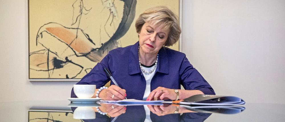 Die britische Regierungschefin May bereitet sich in Birmingham auf ihre Abschlussrede bei Tory-Parteitag vor.