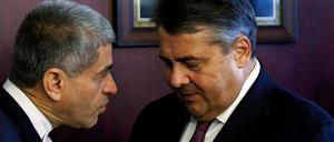 Auf heikler Mission: Wirtschaftsminister Sigmar Gabriel und sein iranischer Kollege Ali Tayebnia in Teheran.
