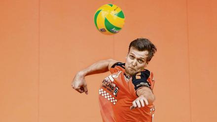 Den Ball fest im Blick: Robert Kromm von den BR Volleys.